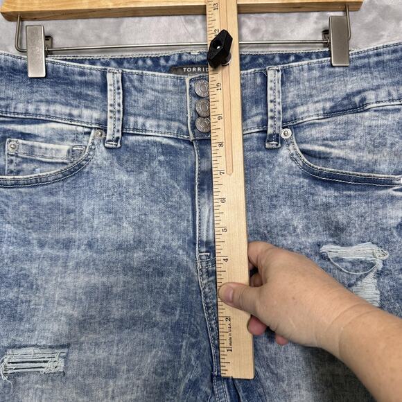 Torrid Jegging Bermuda Shorts Womens 10 Blue Distressed Super Soft Denim Cutoff - Picture 8 of 9